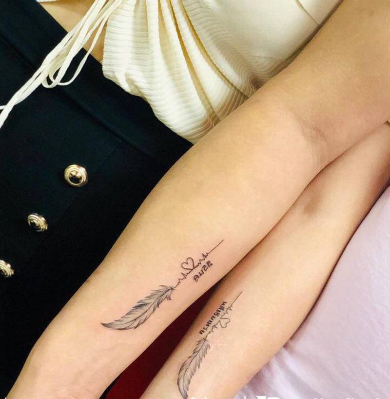 心电图羽毛纹身图片_手臂纹身图案