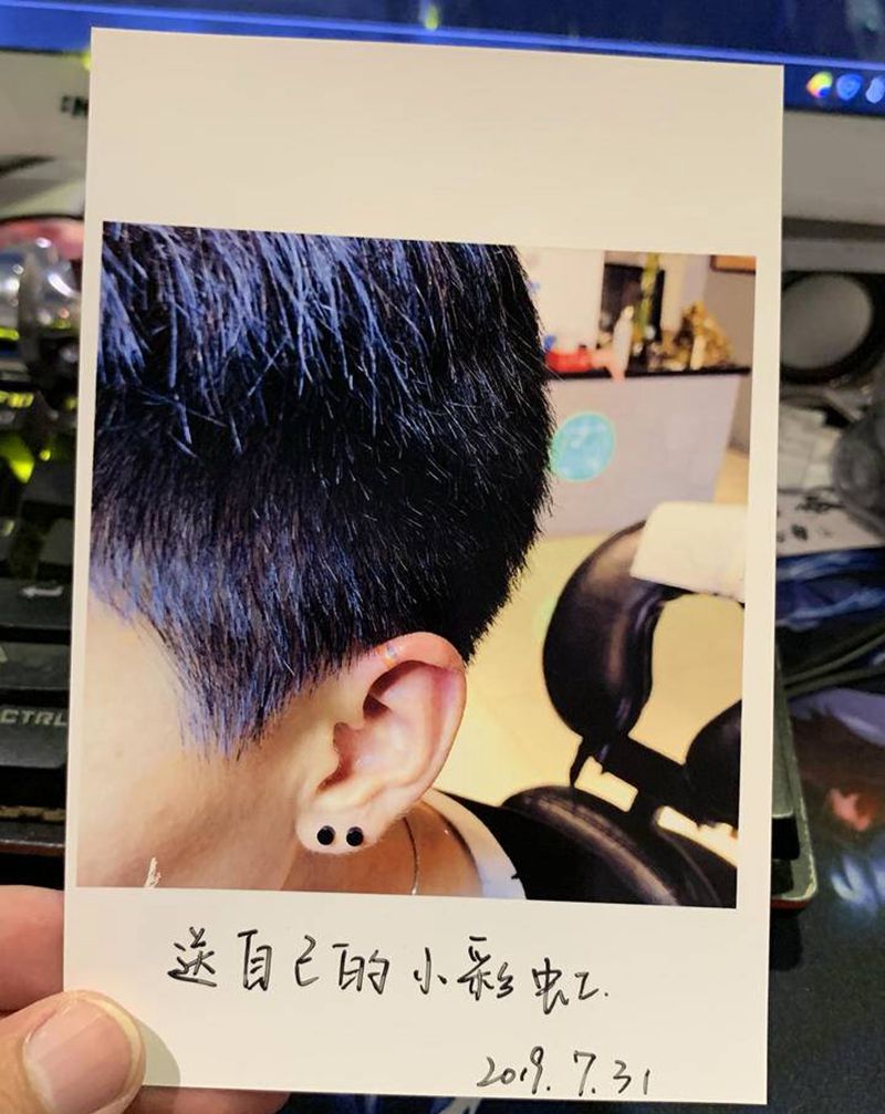 彩虹纹身图片_颈部水彩纹身图案