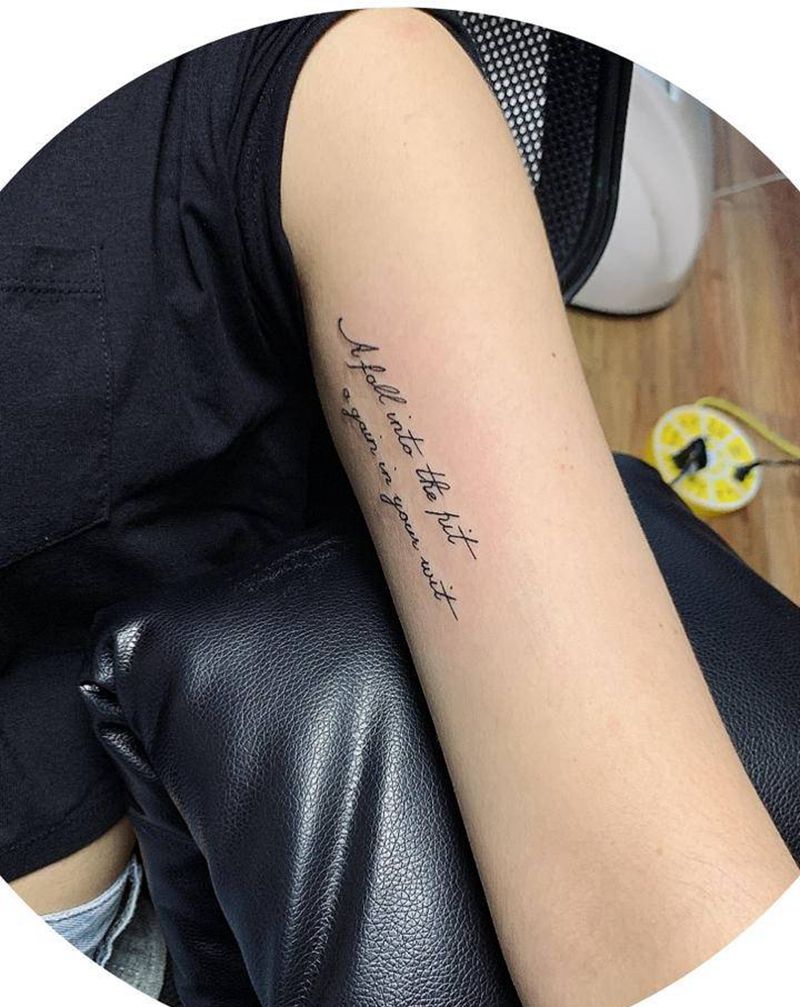 英文字母纹身图片_手臂花体字纹身图案