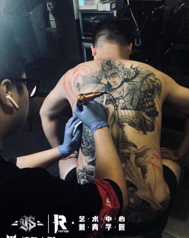 赵云纹身图片_背部纹身图案