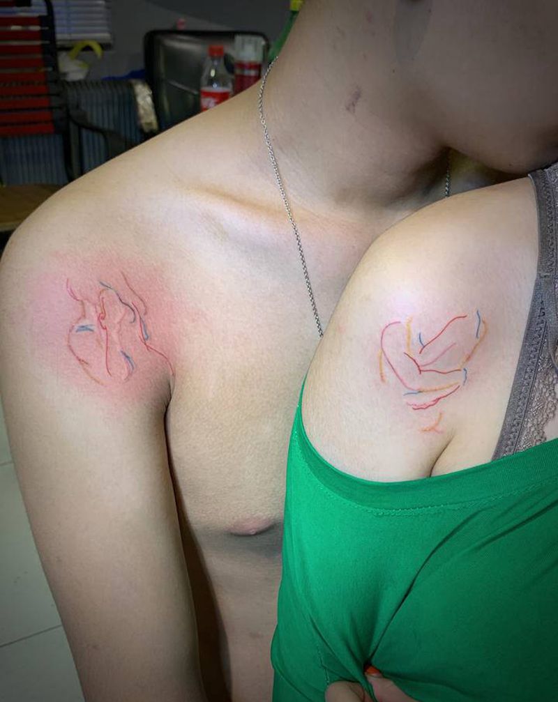 情侣纹身图片_肩部水彩纹身图案