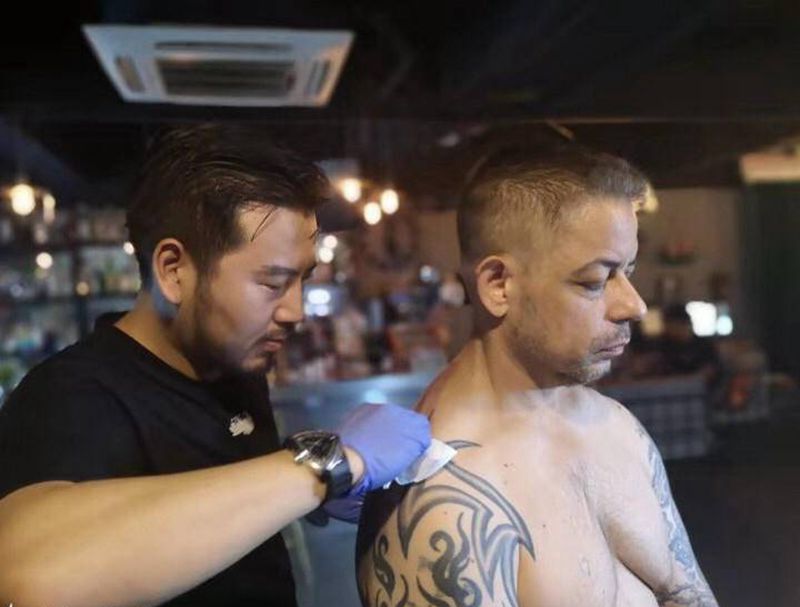 店内作品纹身图片_背部手臂纹身图案