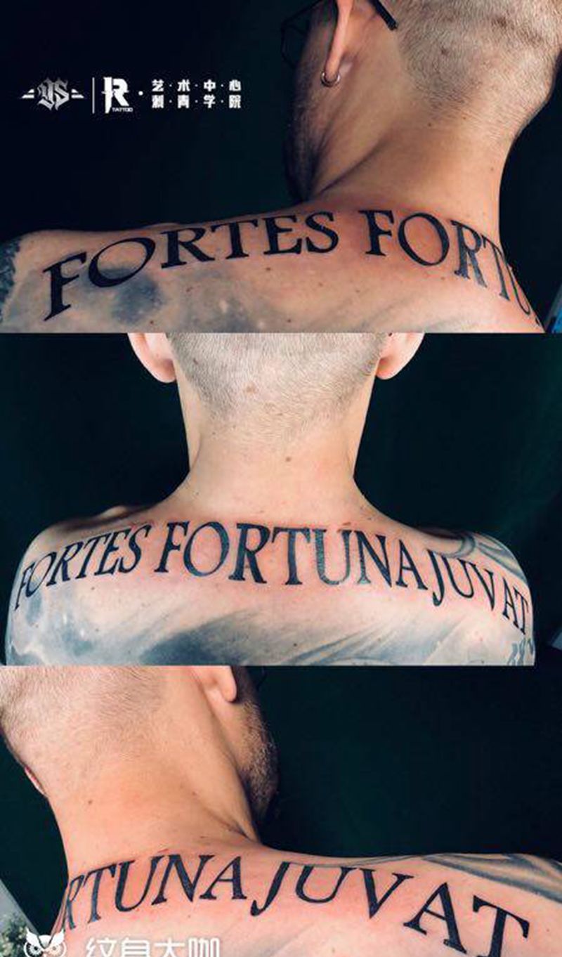 字母纹身图片_背部纹身图案