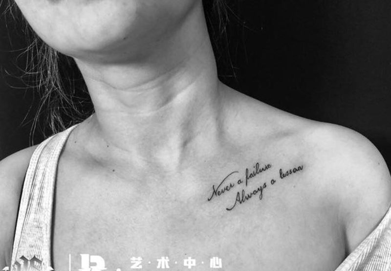 字母纹身图片_颈部纹身图案