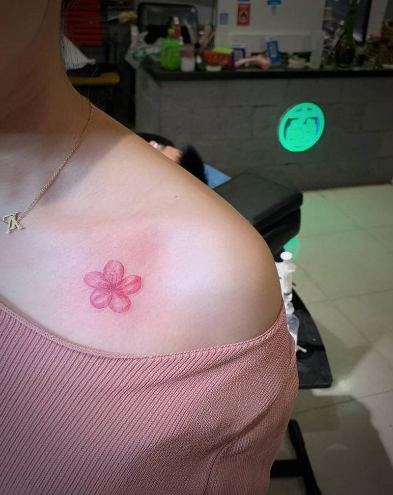 画纹身图片_胸部水彩纹身图案