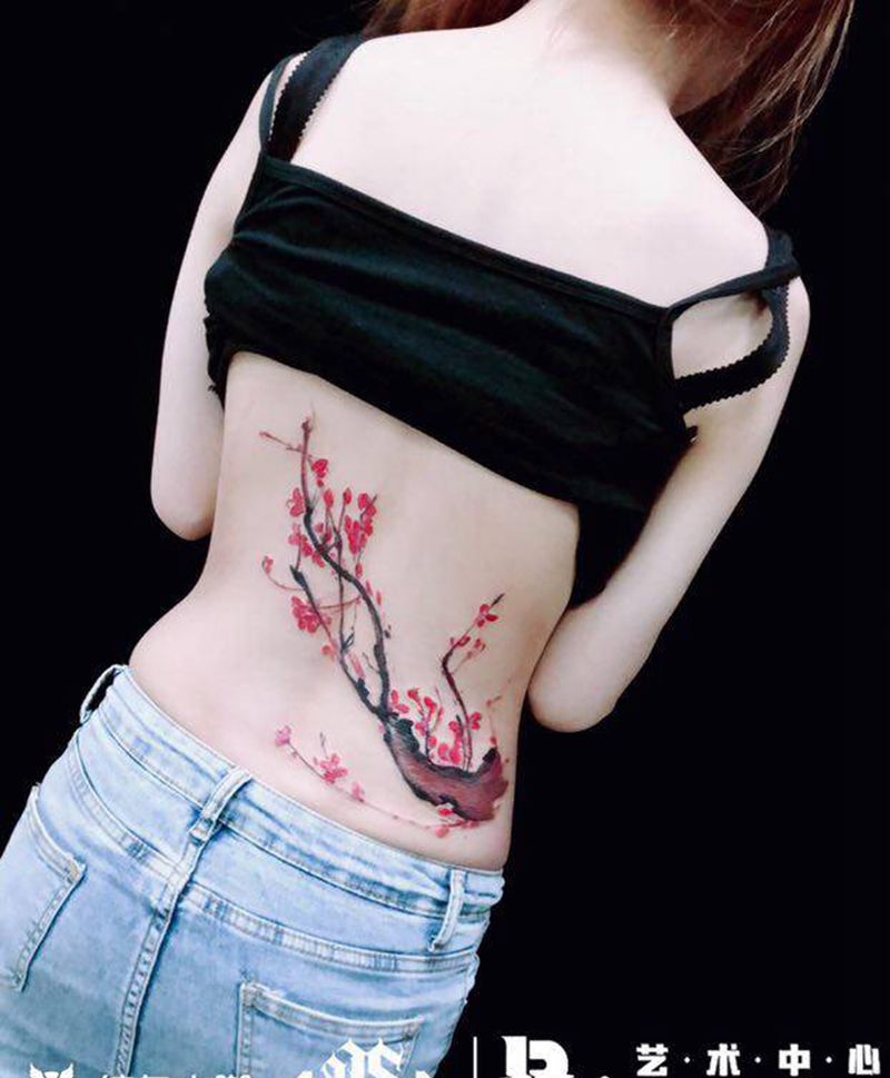 梅花纹身图片_背部纹身图案