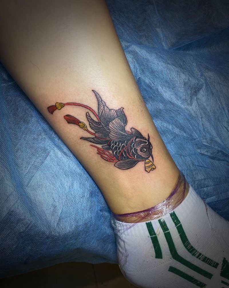 金鱼纹身图片_腿部几何纹身图案