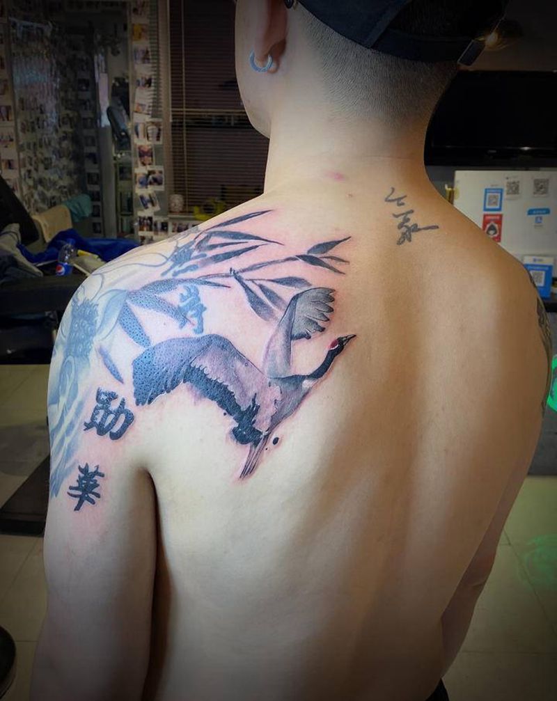 鹤纹身图片_背部水墨纹身图案