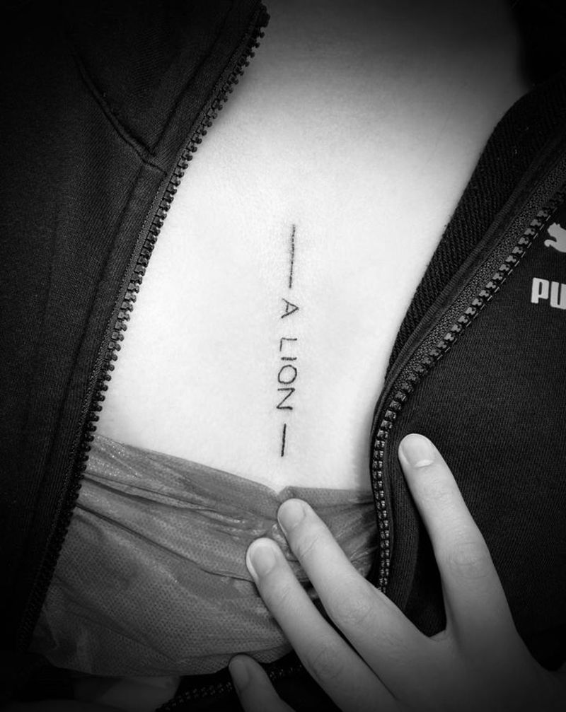 字母纹身图片_胸部图腾纹身图案