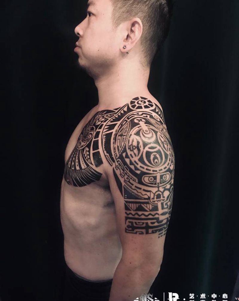 图滕纹身图片_肩部纹身图案