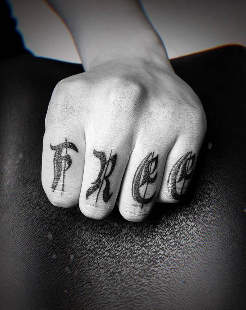 字纹身图片_手部花体字纹身图案