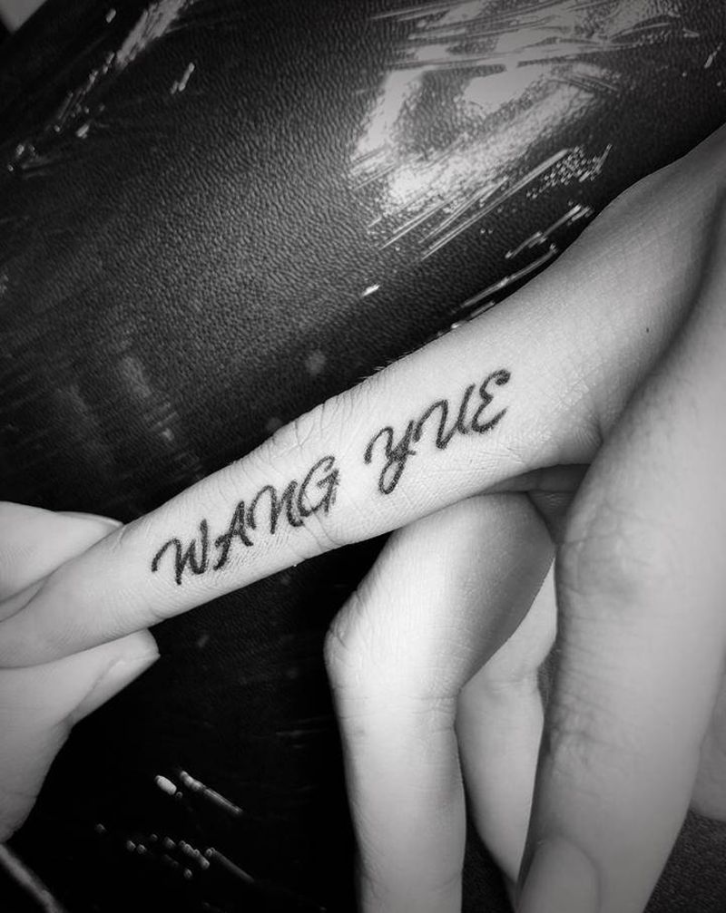 字母纹身图片_手部图腾纹身图案