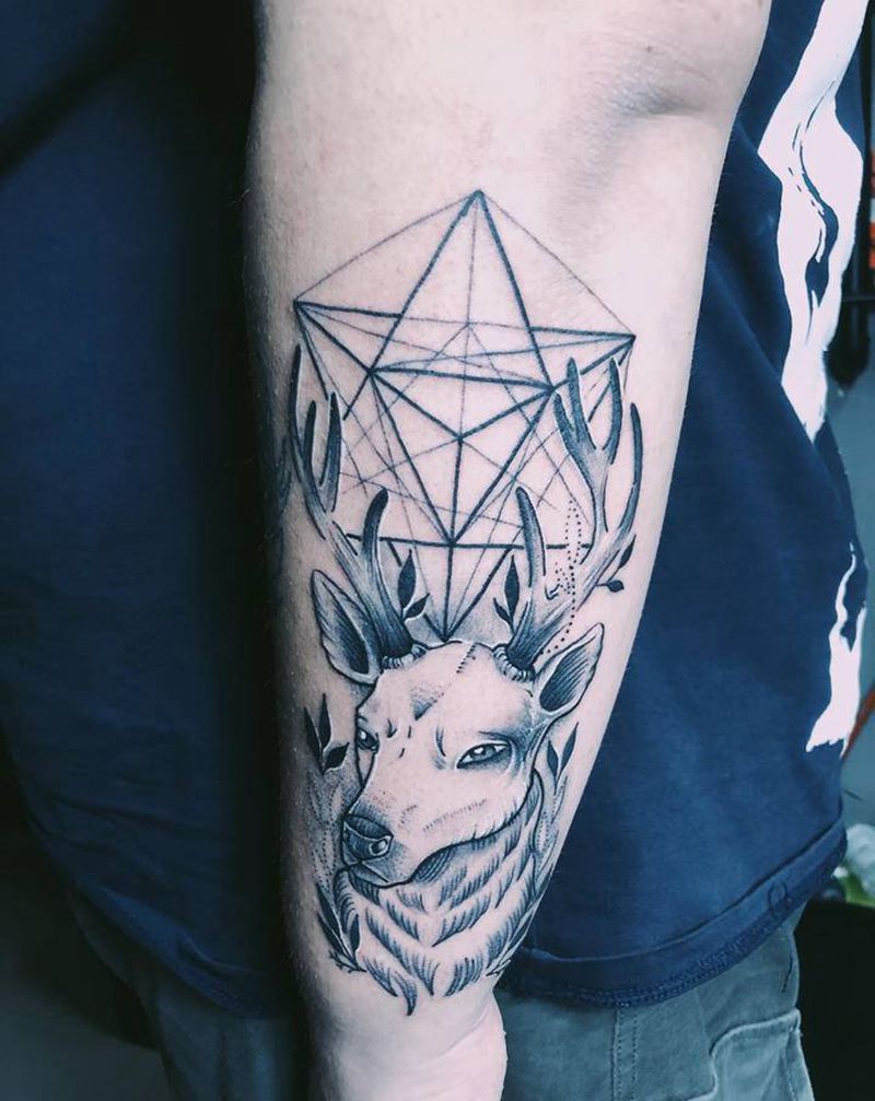 鹿纹身图片_腿部纹身图案