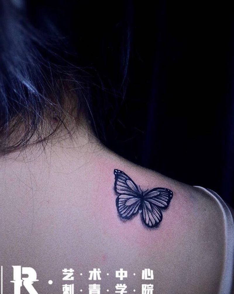 蝴蝶纹身图片_背部纹身图案