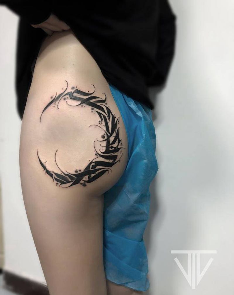 花体字纹身图片_臀部花体字纹身图案