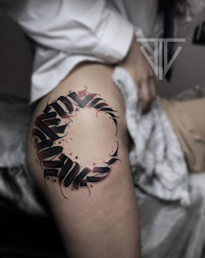 花体字纹身图片_臀部花体字纹身图案