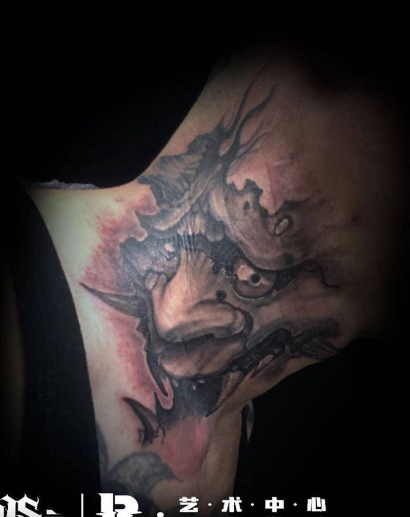 店内作品纹身图片_颈部纹身图案