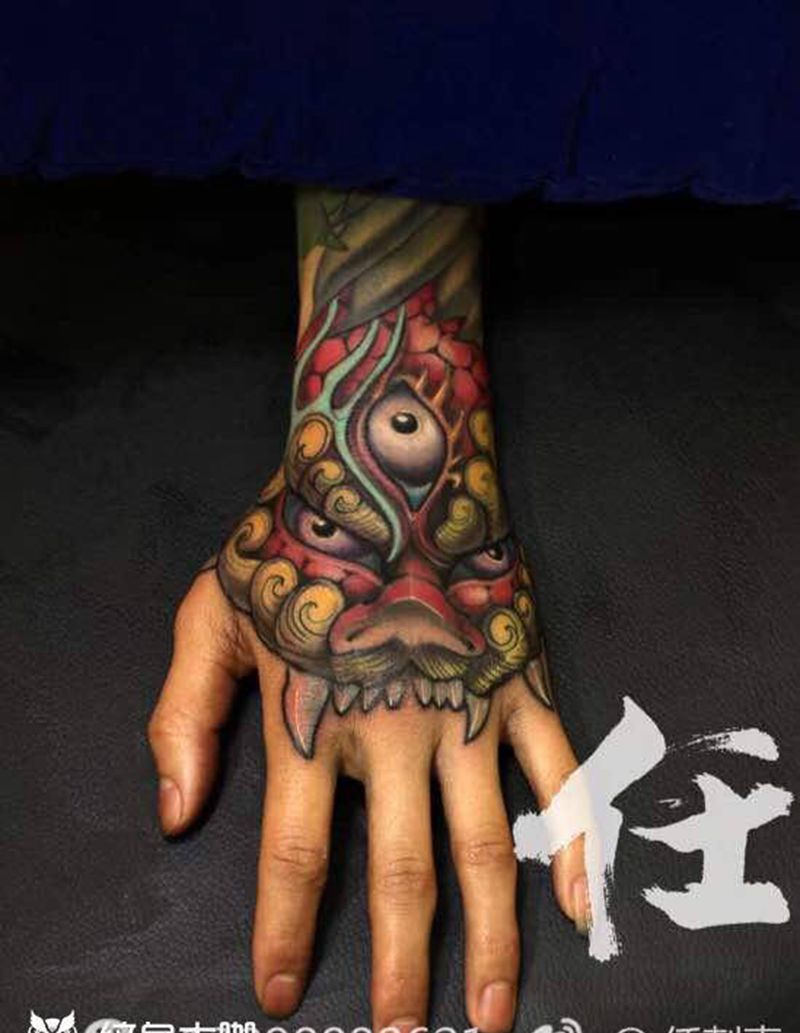 花手纹身图片_手部纹身图案