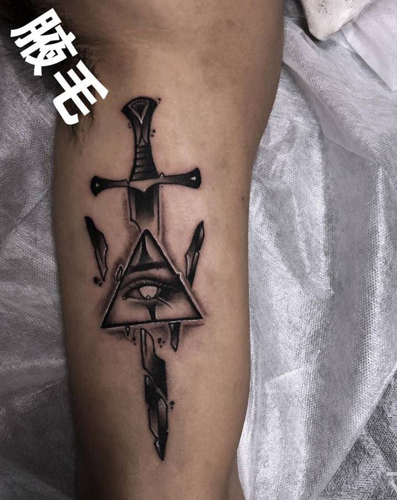 神圣之剑纹身图片_手臂欧美写实New School纹身图案