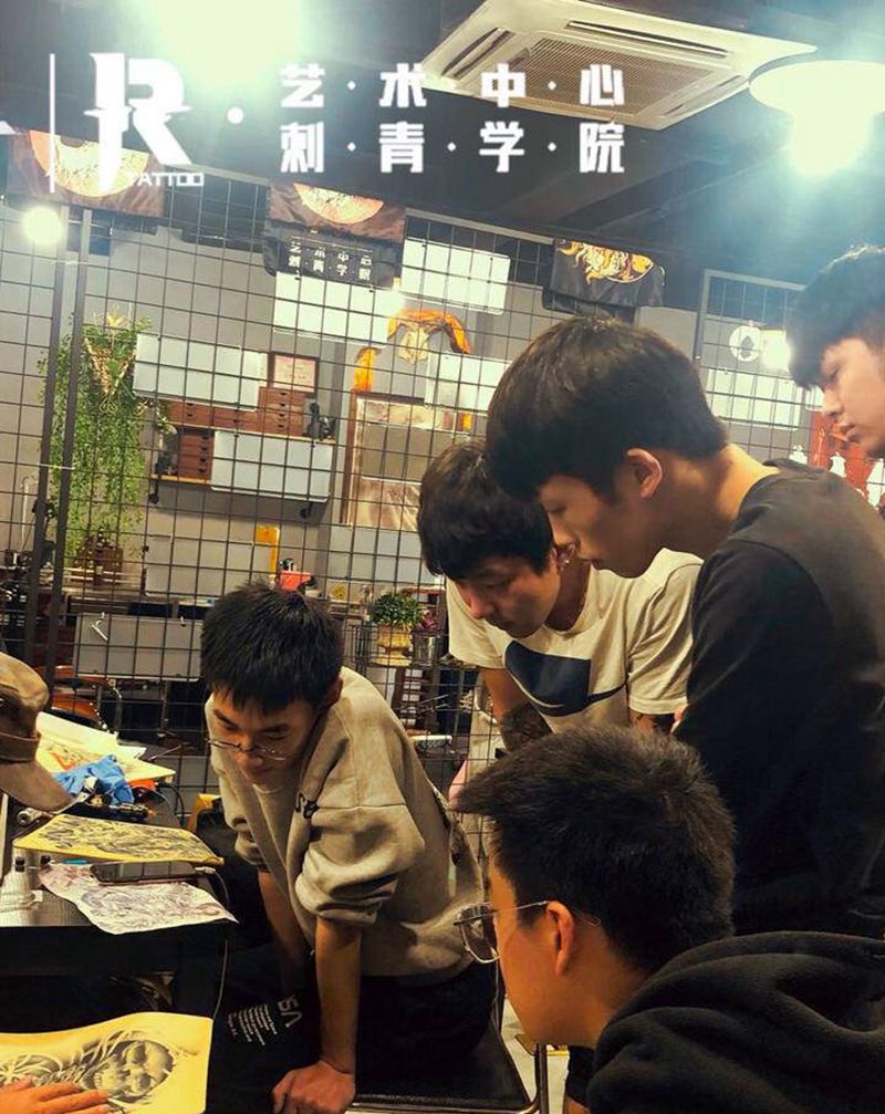 店内教学纹身图片_手臂纹身图案