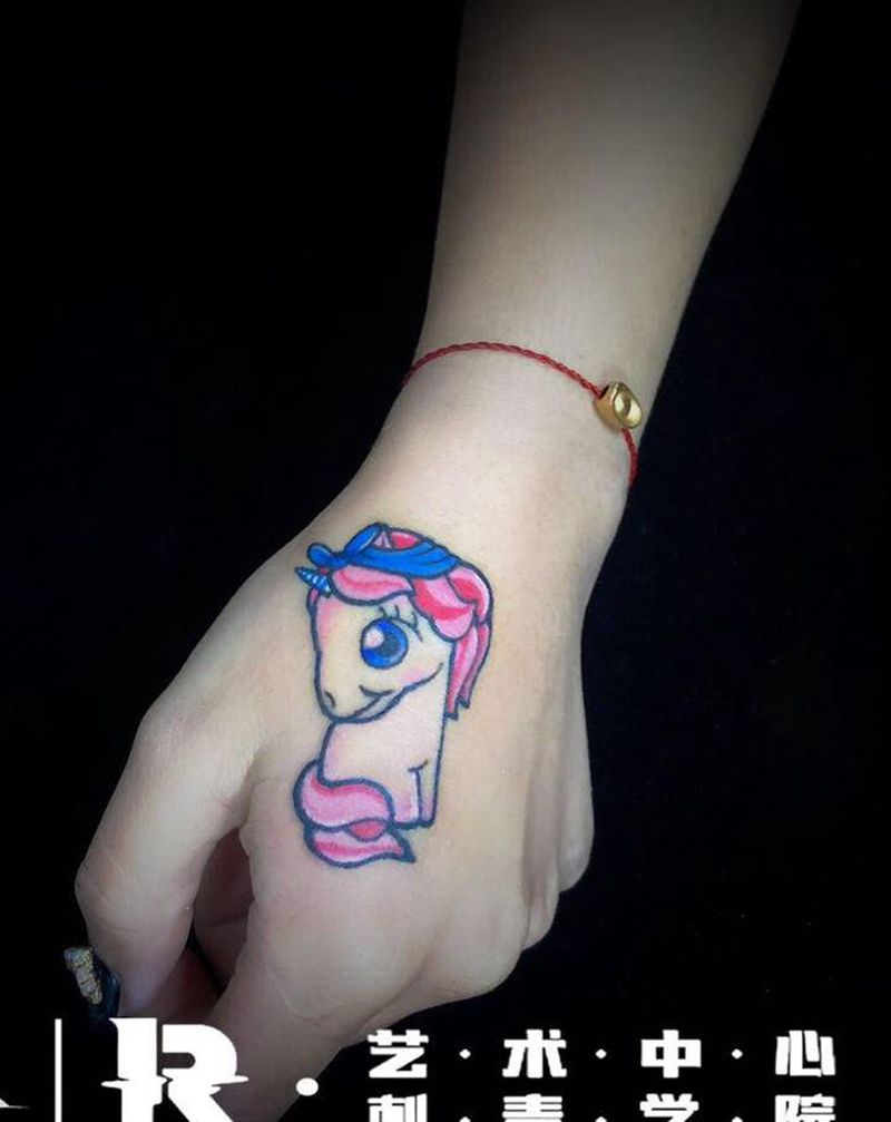 小作纹身图片_手部纹身图案