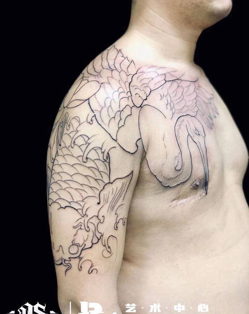 鲤鱼飞鹤纹身图片_肩部纹身图案