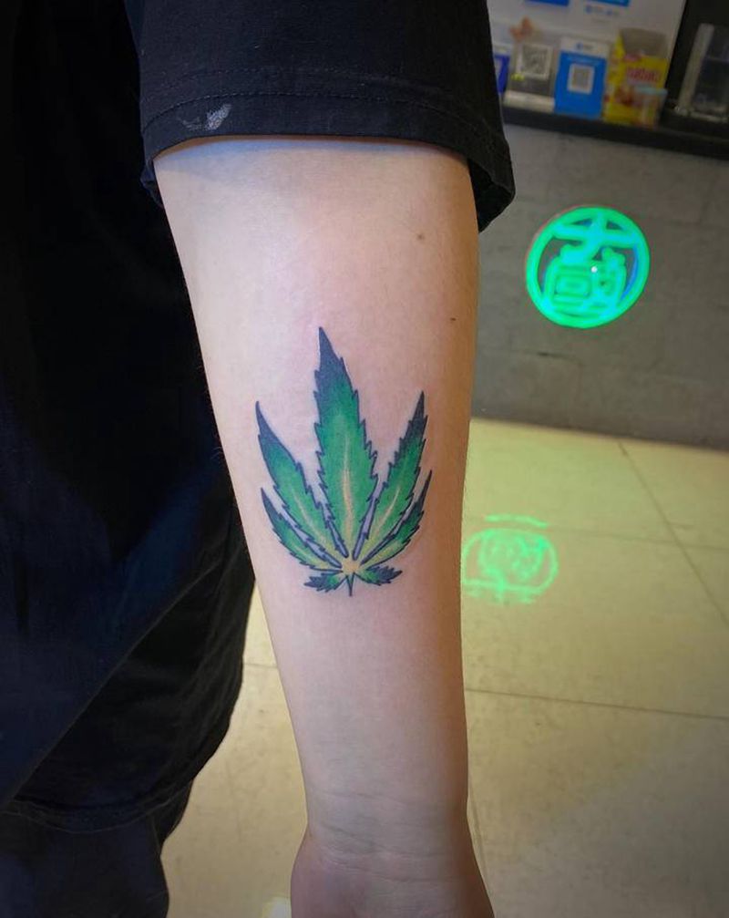 叶纹身图片_手臂水彩纹身图案