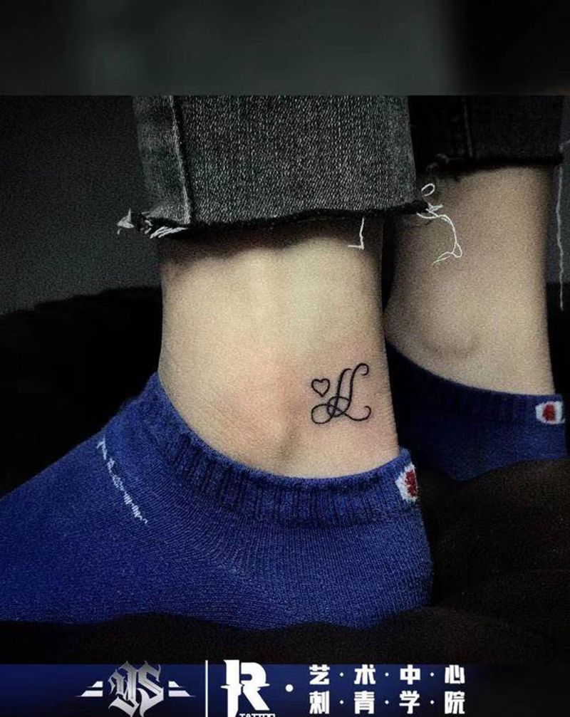 店内小作纹身图片_脚部纹身图案