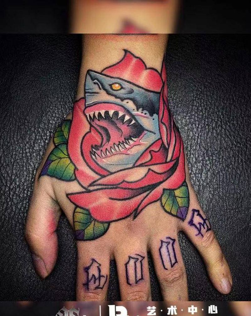 花手纹身图片_手部纹身图案