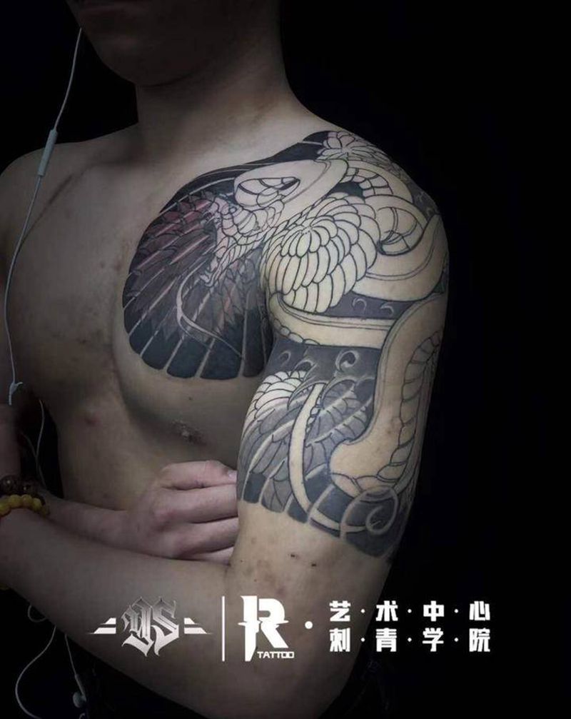 店内未完作品纹身图片_肩部纹身图案