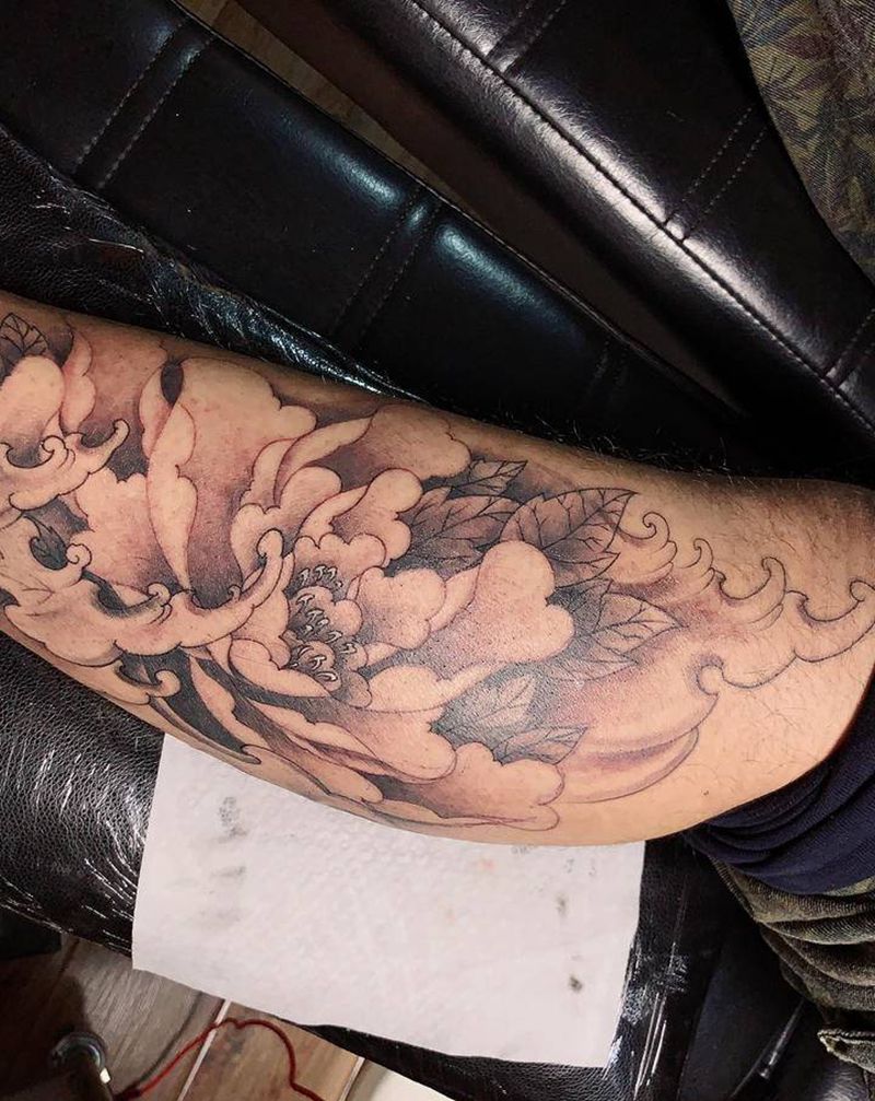 牡丹纹身图片_腿部纹身图案