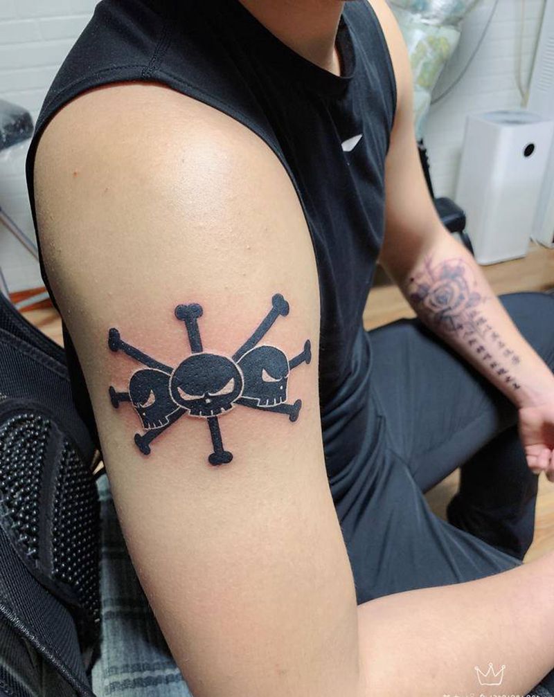 骷髅，玫瑰  字纹身图片_手臂纹身图案