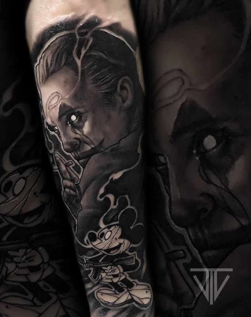 小丑纹身图片_手臂欧美写实纹身图案