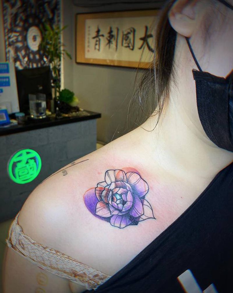 覆盖小燕子纹身图片_肩部水彩纹身图案