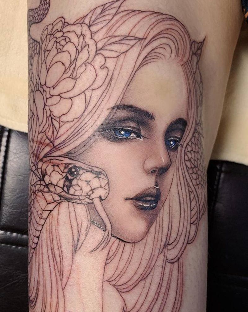 美女蛇纹身图片_腿部欧美写实纹身图案