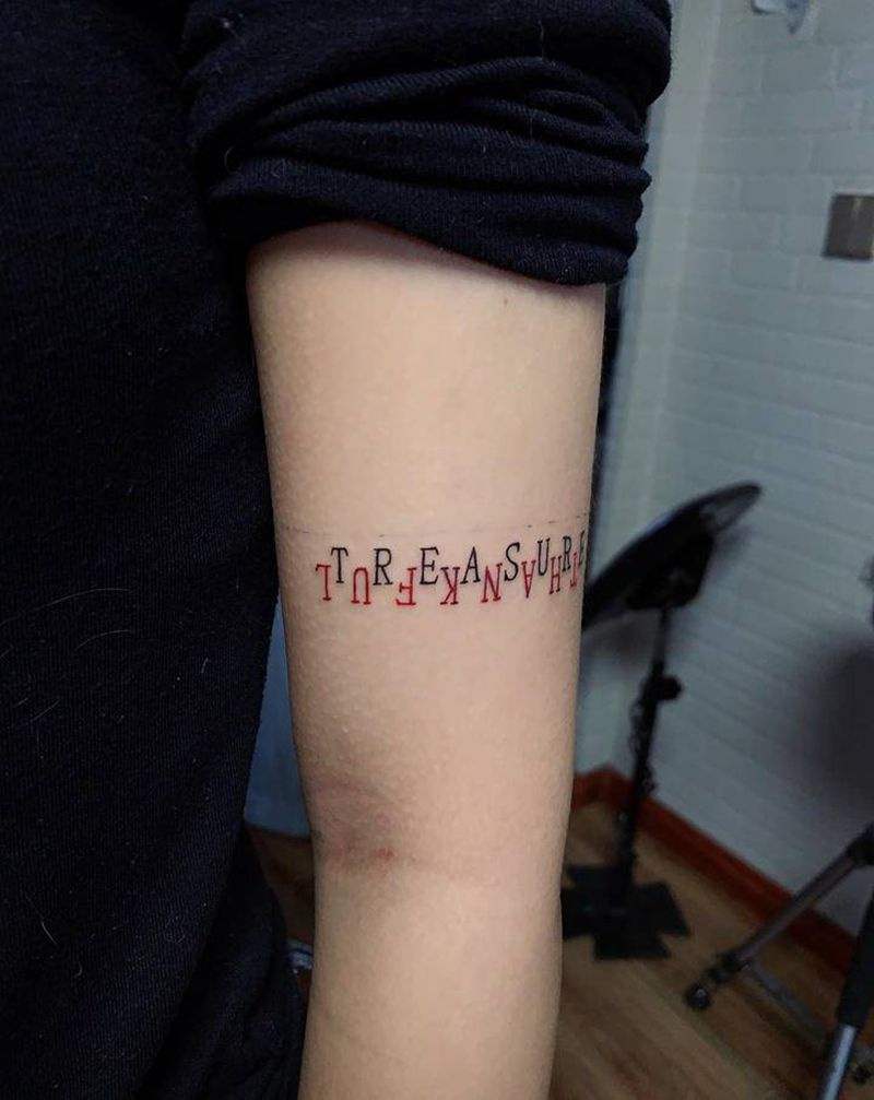 字母纹身图片_手臂花体字纹身图案