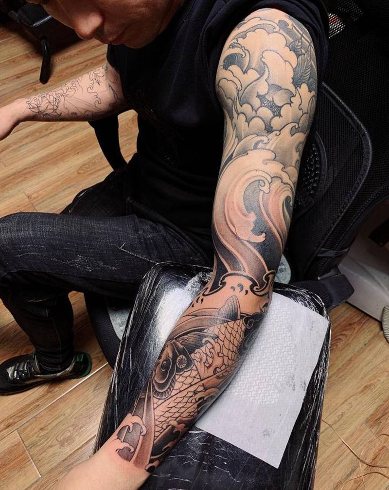 牡丹鲤鱼纹身图片_手臂老传统纹身图案