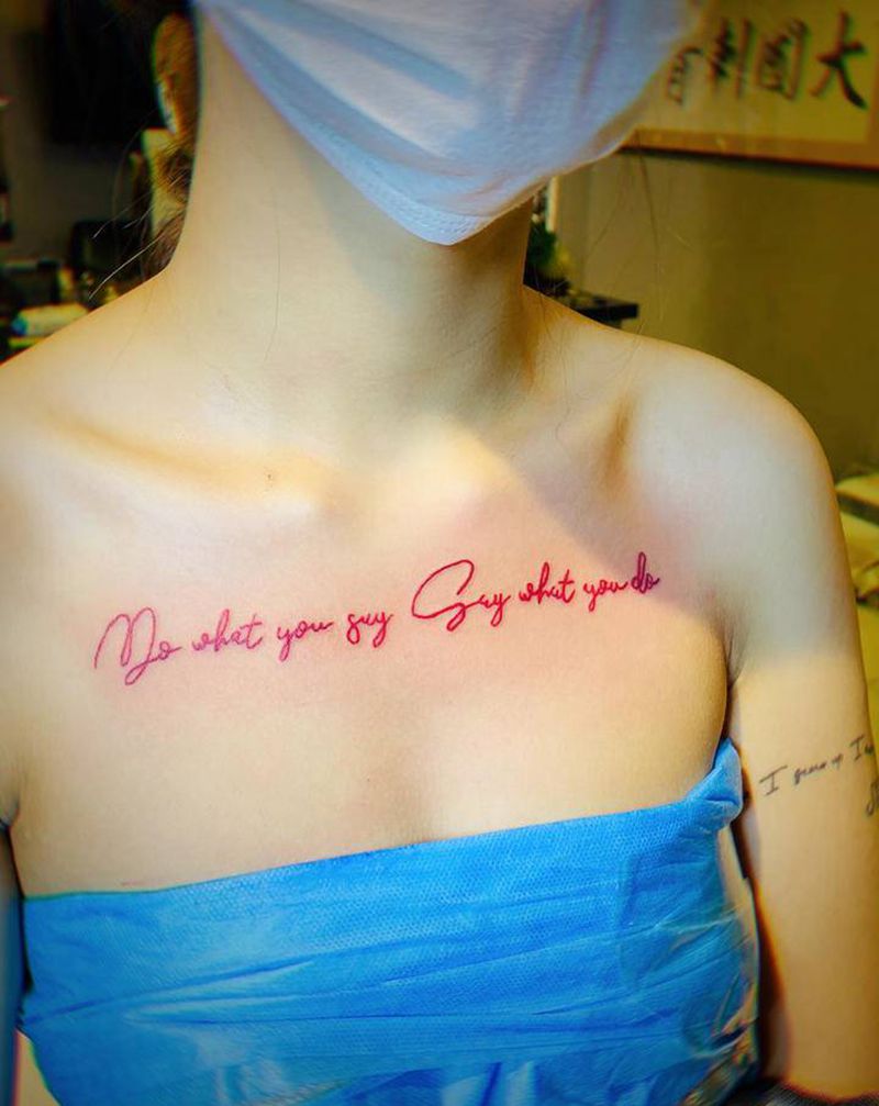 字母纹身图片_胸部图腾纹身图案