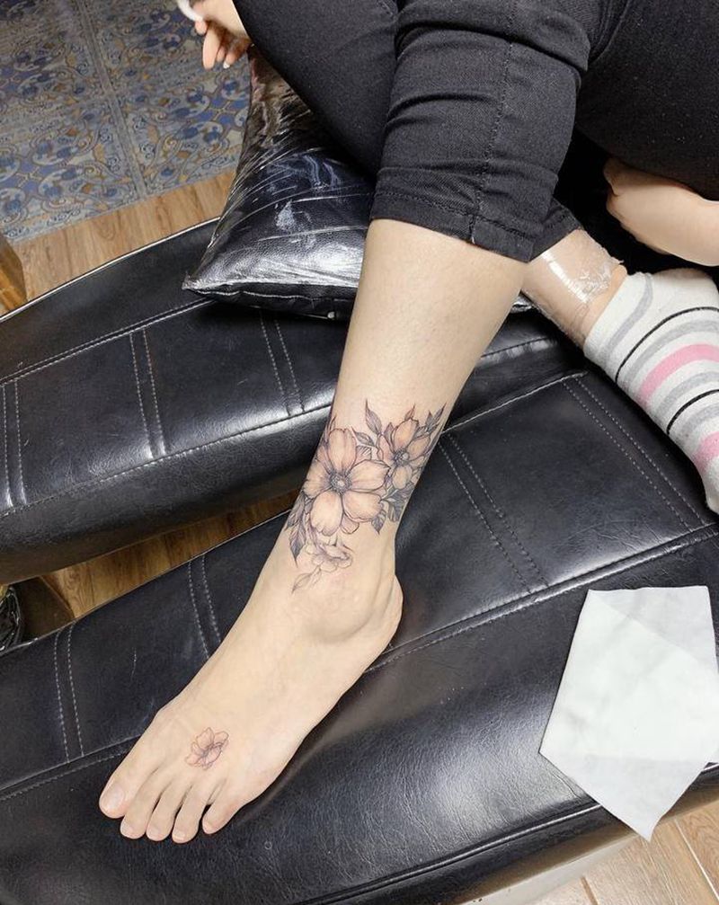 素花纹身图片_腿部脚部纹身图案