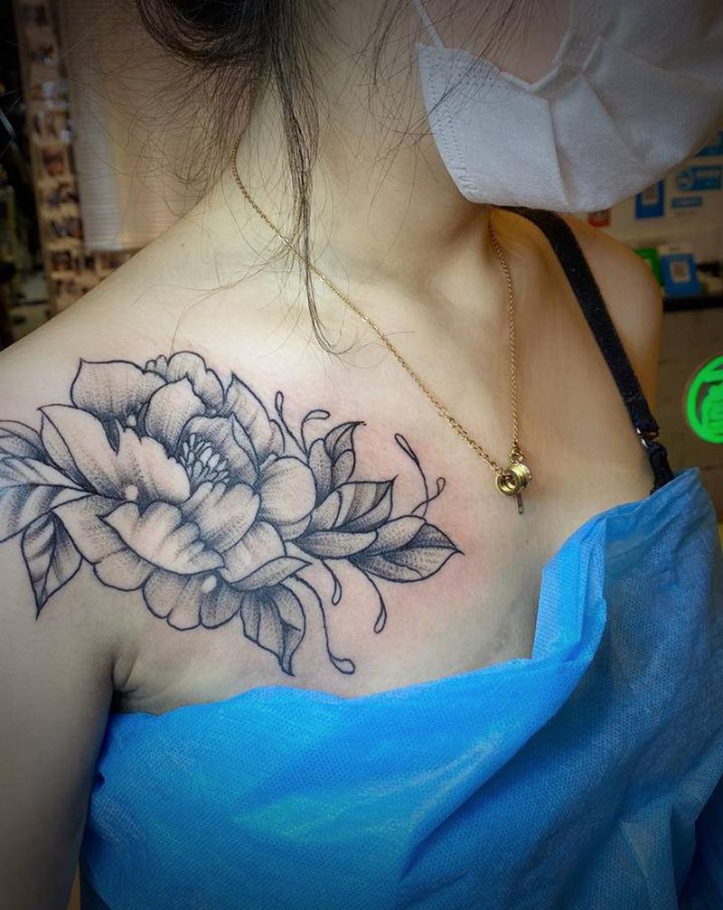 花纹身图片_颈部点刺纹身图案