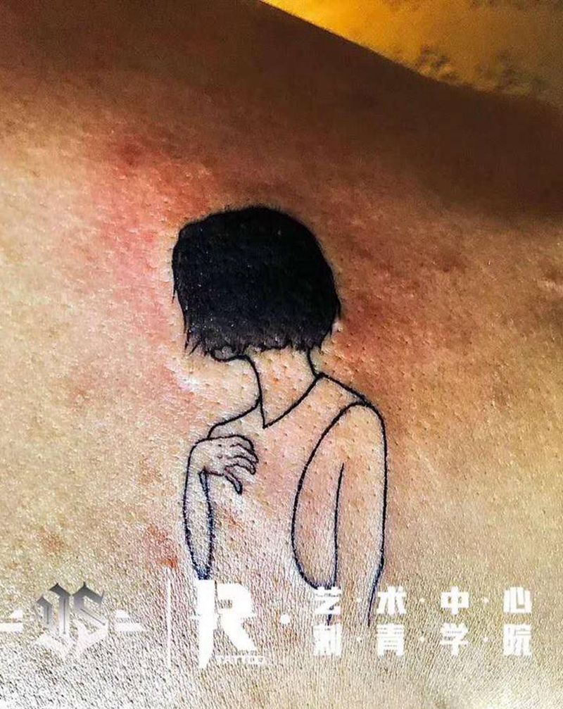 小作纹身图片_胸部纹身图案