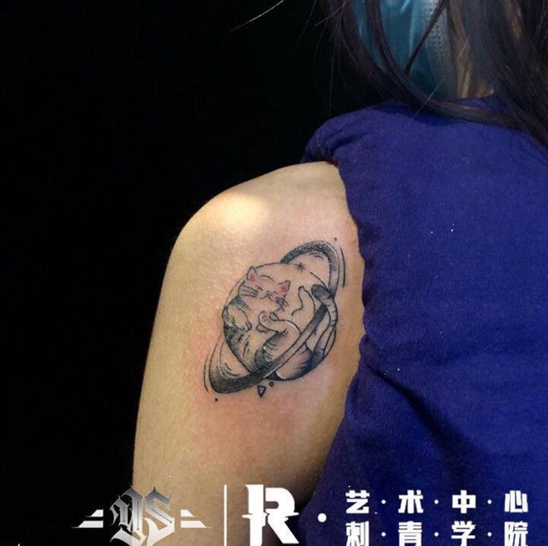 月球纹身图片_肩部纹身图案