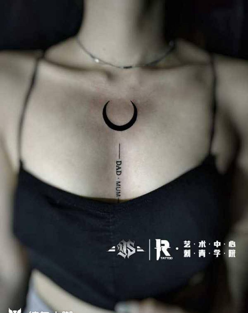 月亮纹身图片_胸部纹身图案