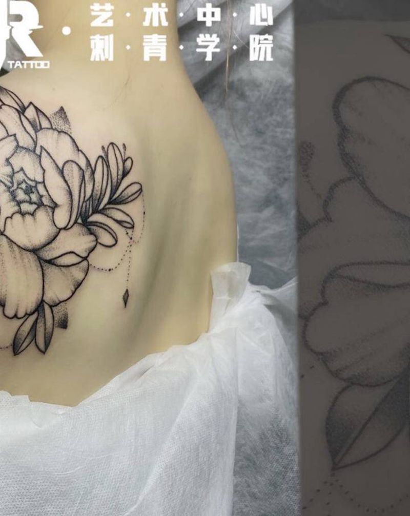 素花纹身图片_肩部纹身图案