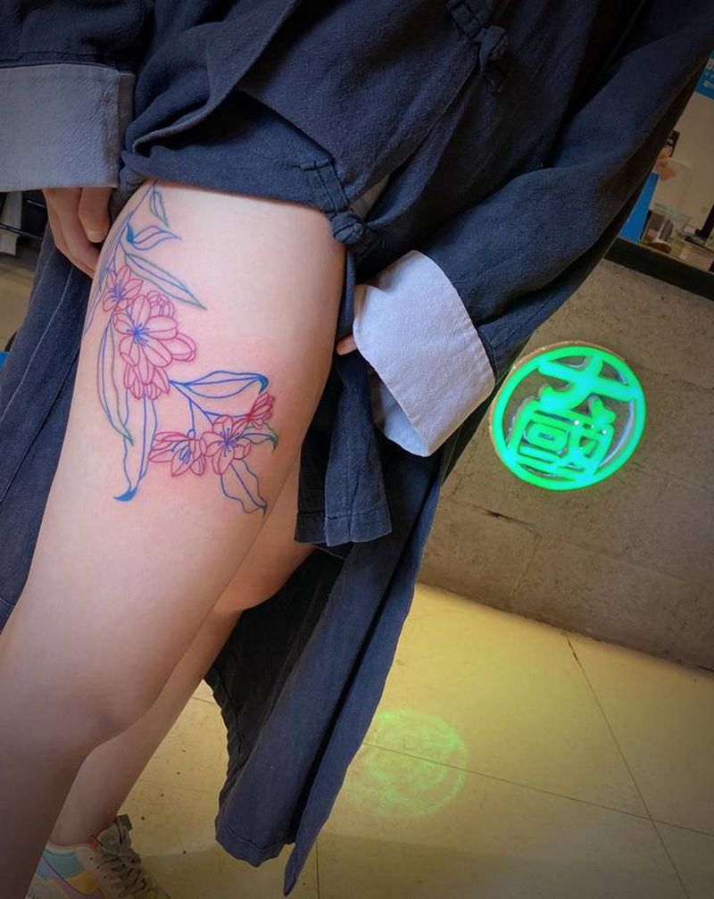 花纹身图片_腿部水彩纹身图案