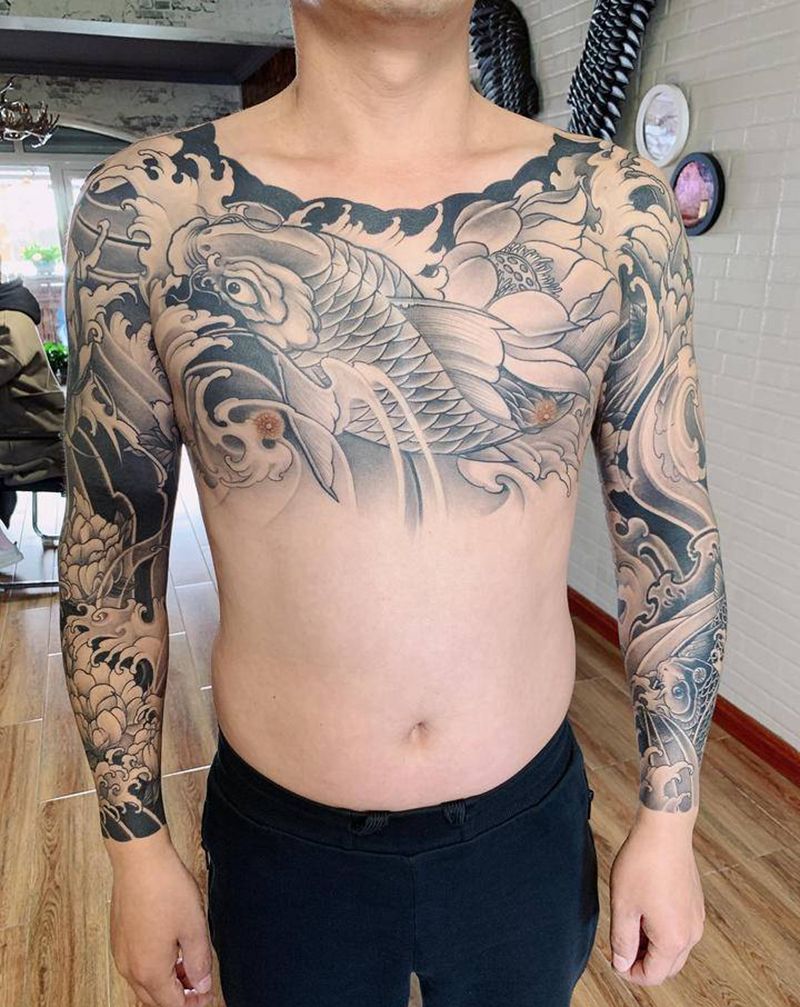 鲤鱼荷花牡丹纹身图片_胸部手臂新传统老传统纹身图案