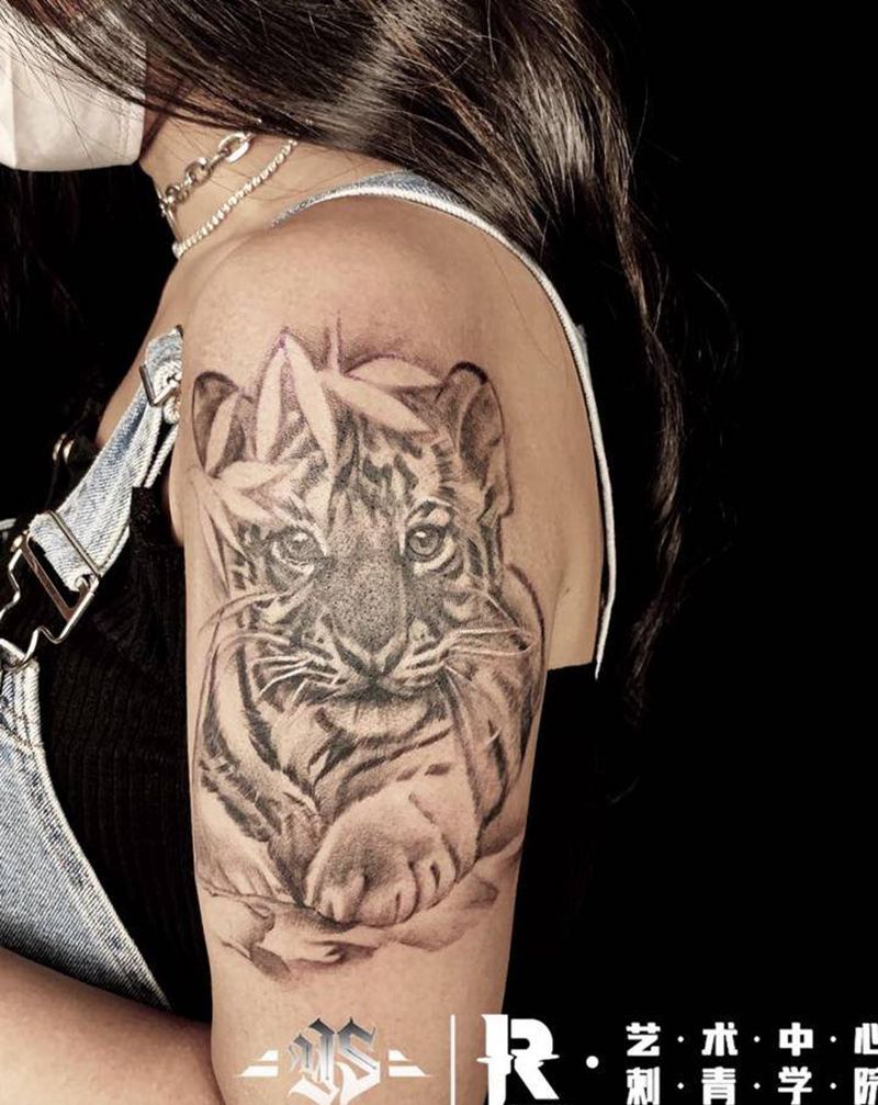幼年小老虎纹身图片_手臂纹身图案