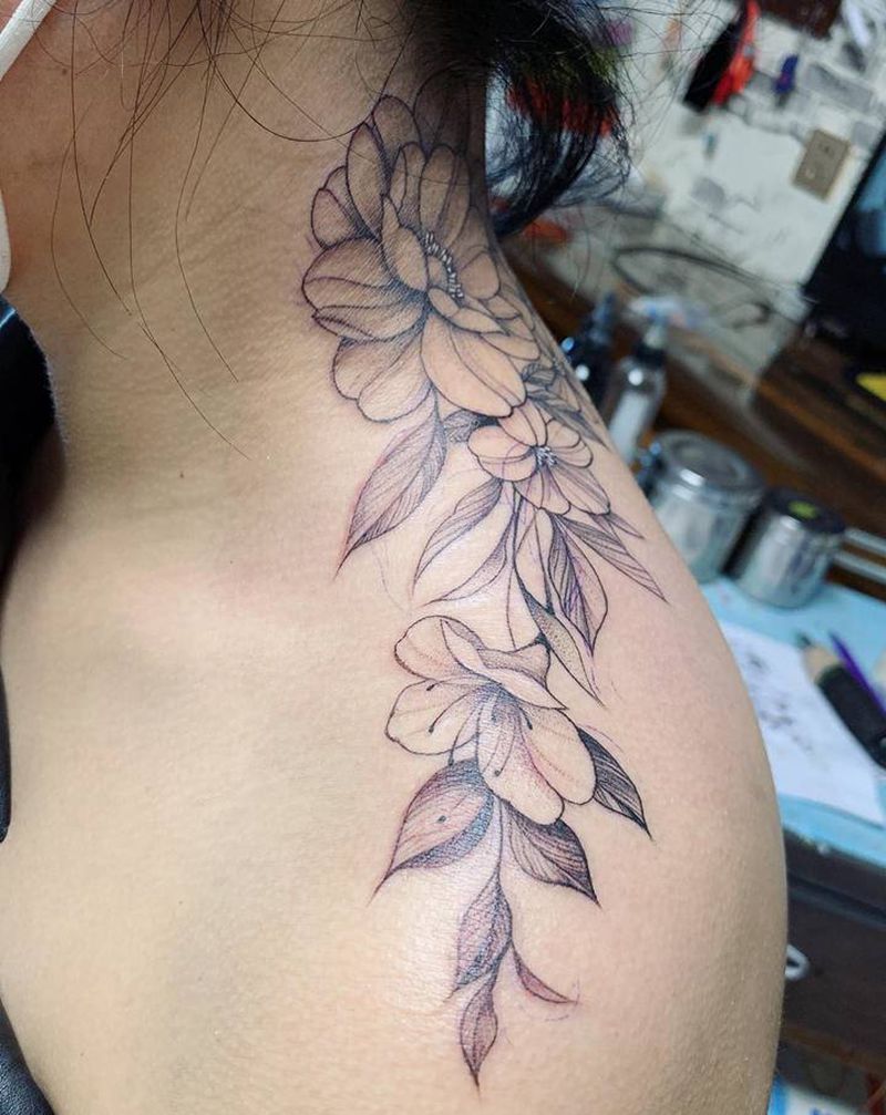 素花遮盖胎记纹身图片_肩部点刺纹身图案