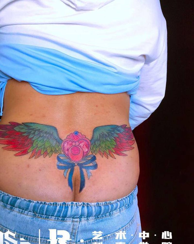 翅膀纹身图片_腰部纹身图案