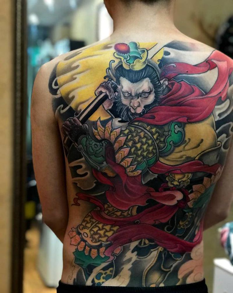 满背大圣纹身图片_背部新传统纹身图案